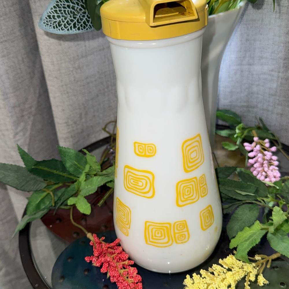 Hazel Atlas Milk Glass Pour Pitcher - Picture 4 of 5